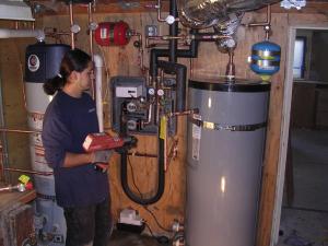 A Chandler Plumbing Associate Completes a Water Heater Installation